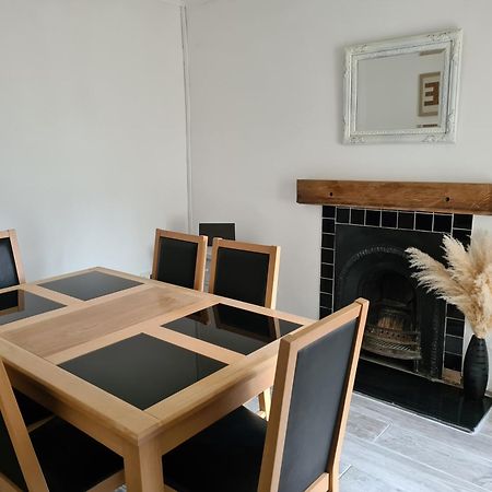 Blodfa Villa Holyhead Eksteriør bilde