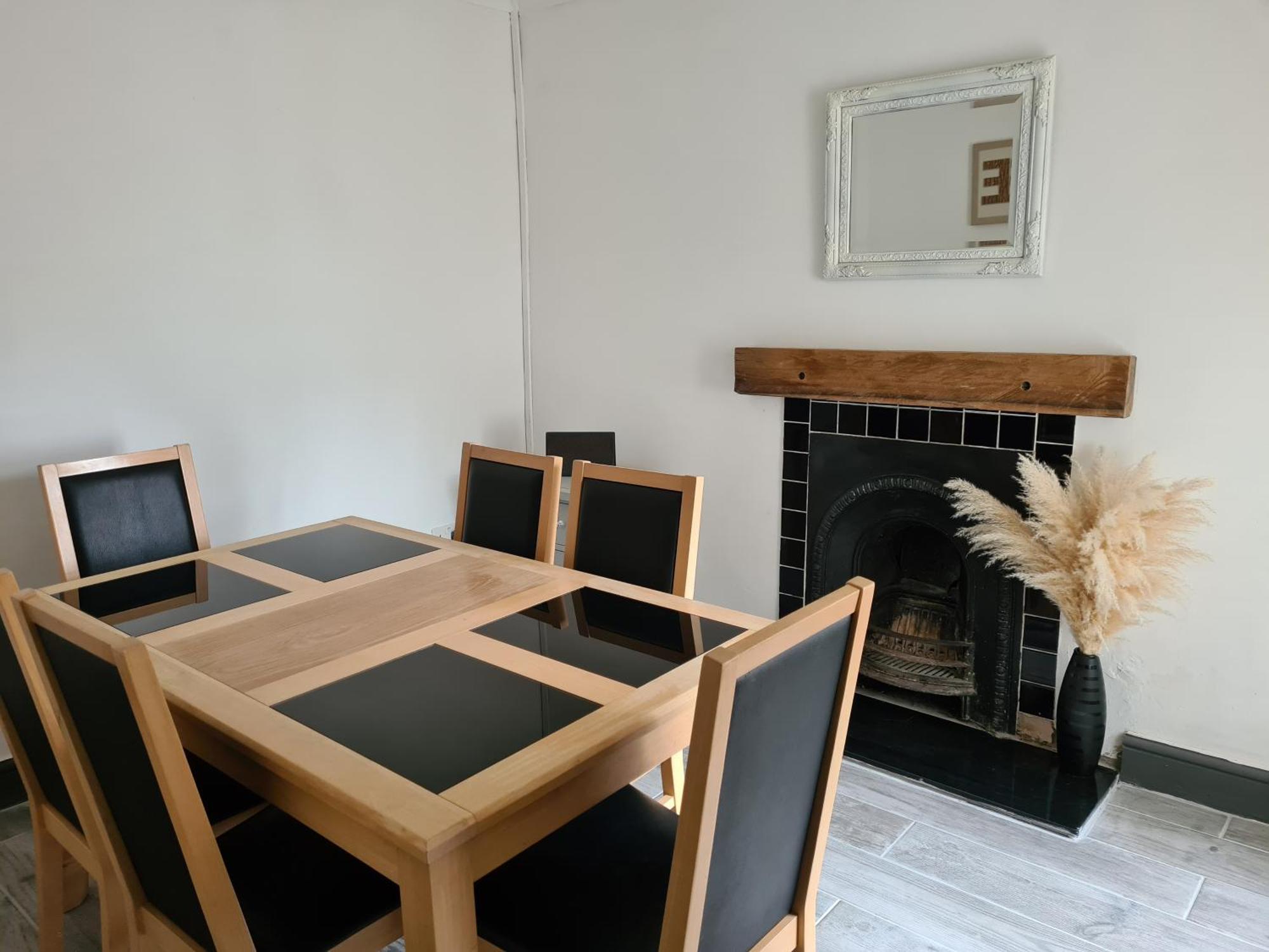 Blodfa Villa Holyhead Eksteriør bilde
